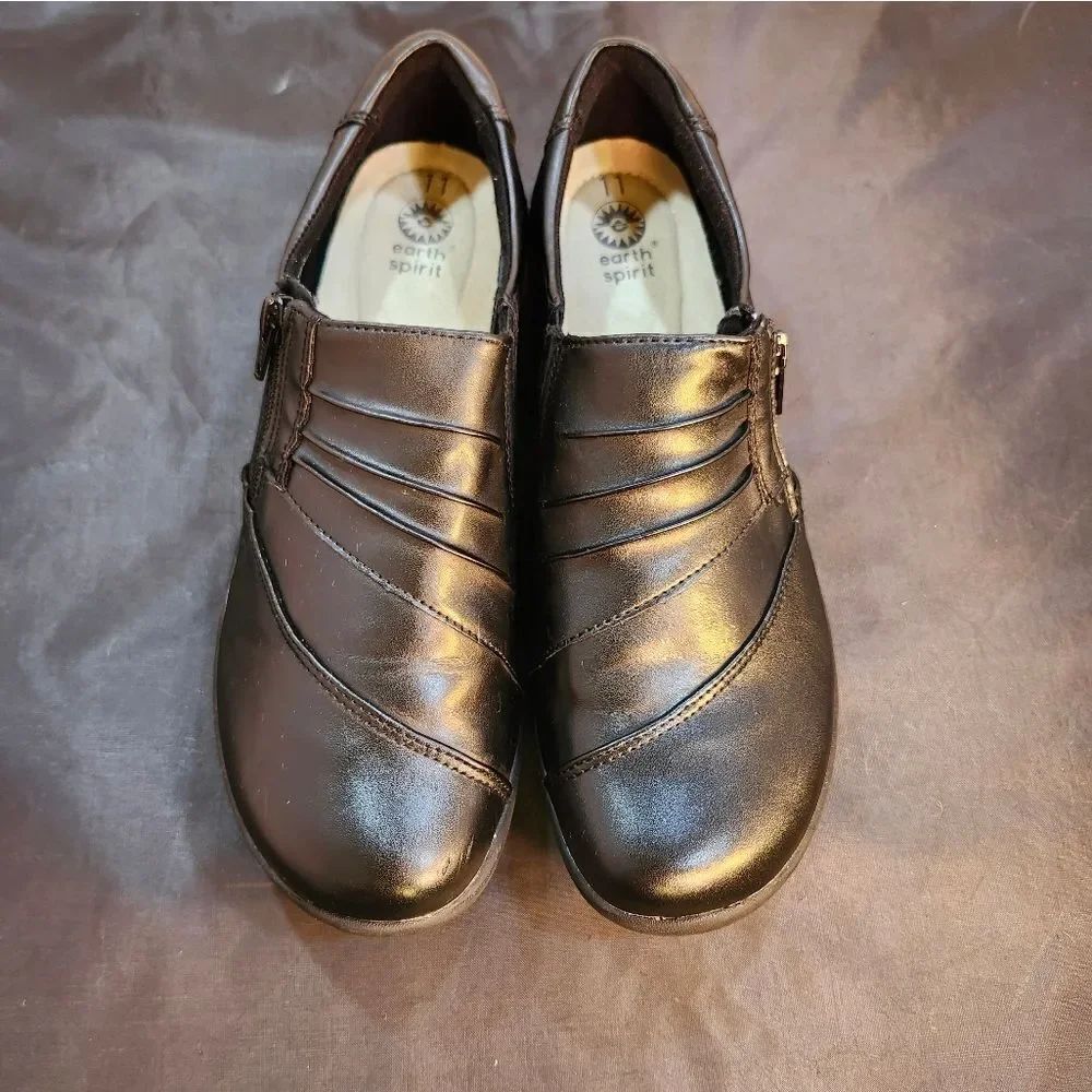 EARTH SPIRIT SLIP-ON ROUND-TOE WOMEN'S LOAFERS